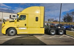 2021 Freightliner 126  Truck-SemiTractor